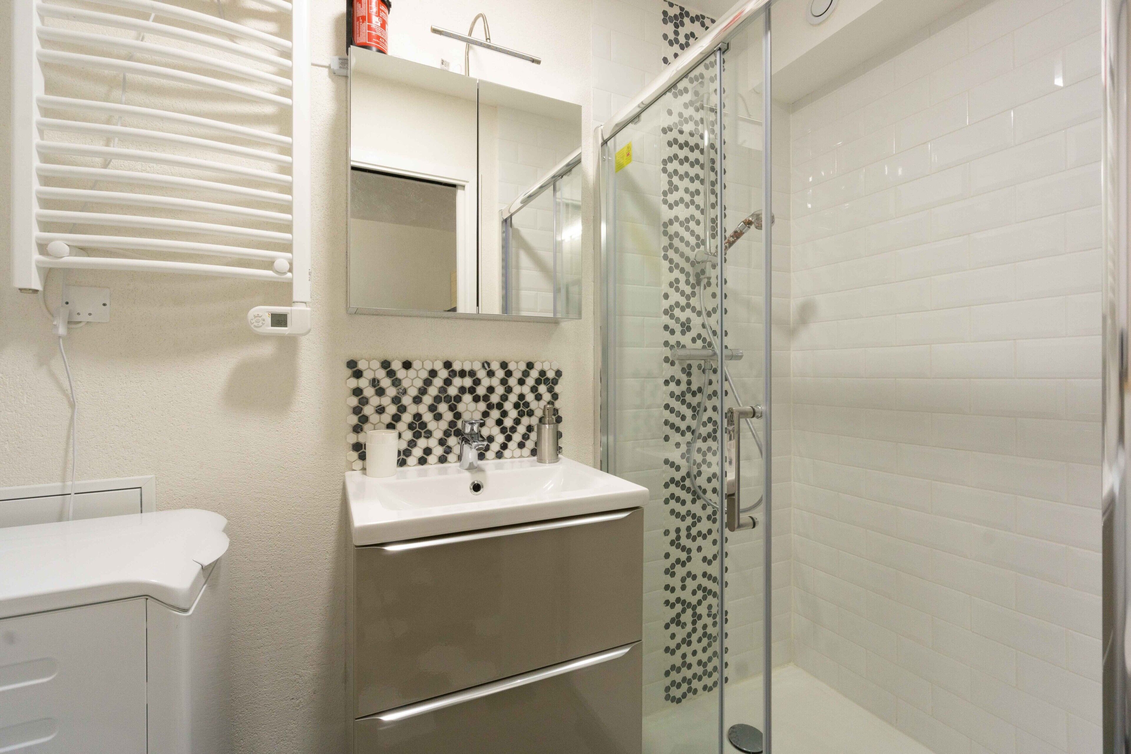 Shower, towels