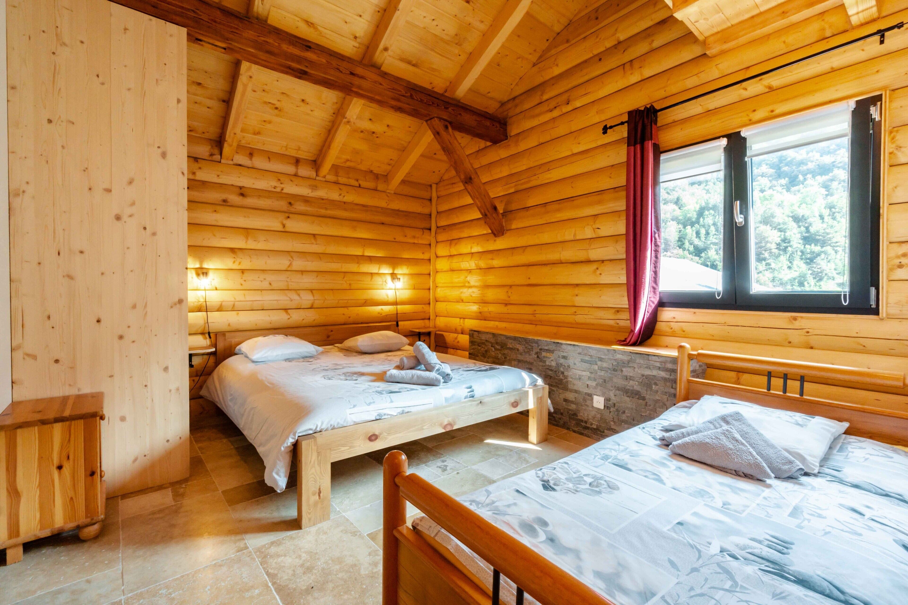 4 bedrooms, iron/ironing board, free WiFi, bed sheets