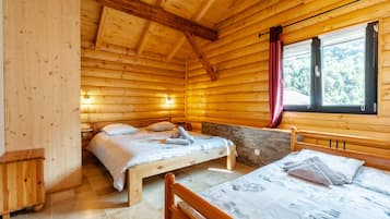 4 bedrooms, iron/ironing board, free WiFi, bed sheets