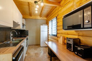 ثلاجة، ميكروويف، فرن، موقد طهي مسطح