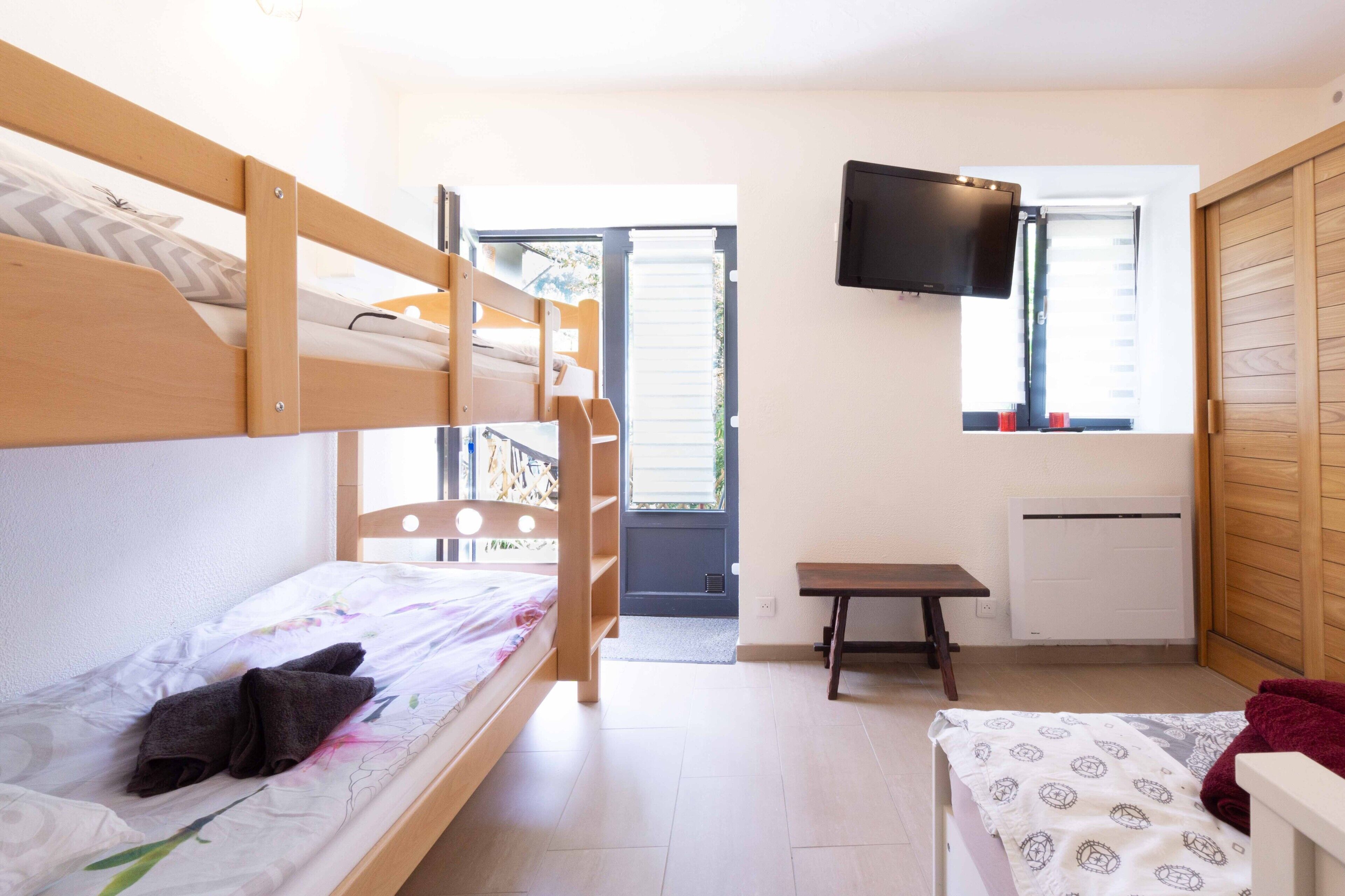 Bügeleisen/Bügelbrett, kostenloses WLAN, Bettwäsche