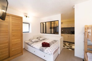 Fer et planche à repasser, accès au Wi-Fi (inclus), literie fournie