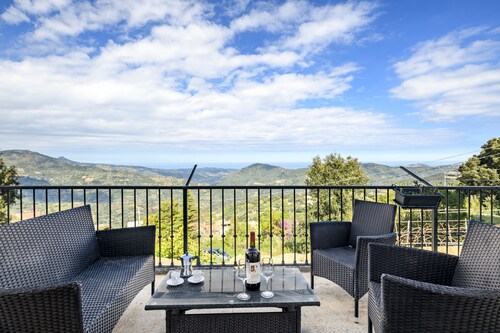 Holiday Home "Casa Jerzu S'essia de su santu" with Sea View, Garden & Wi-Fi