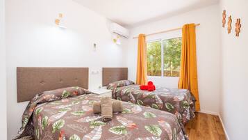 3 bedrooms, iron/ironing board, free WiFi, bed sheets