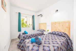 3 chambres, fer et planche à repasser, Wi-Fi gratuit, draps fournis