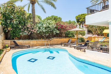Pool. Apartment "Gran Sol Family 4" with Shared Pool, Wi-Fi, Air Conditioning (Tourist Tax Included)