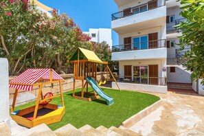 Children’s area - Apartment 'Gran Sol Family 4' with Shared Pool, Wi-Fi and Air Conditioning (Felanitx)