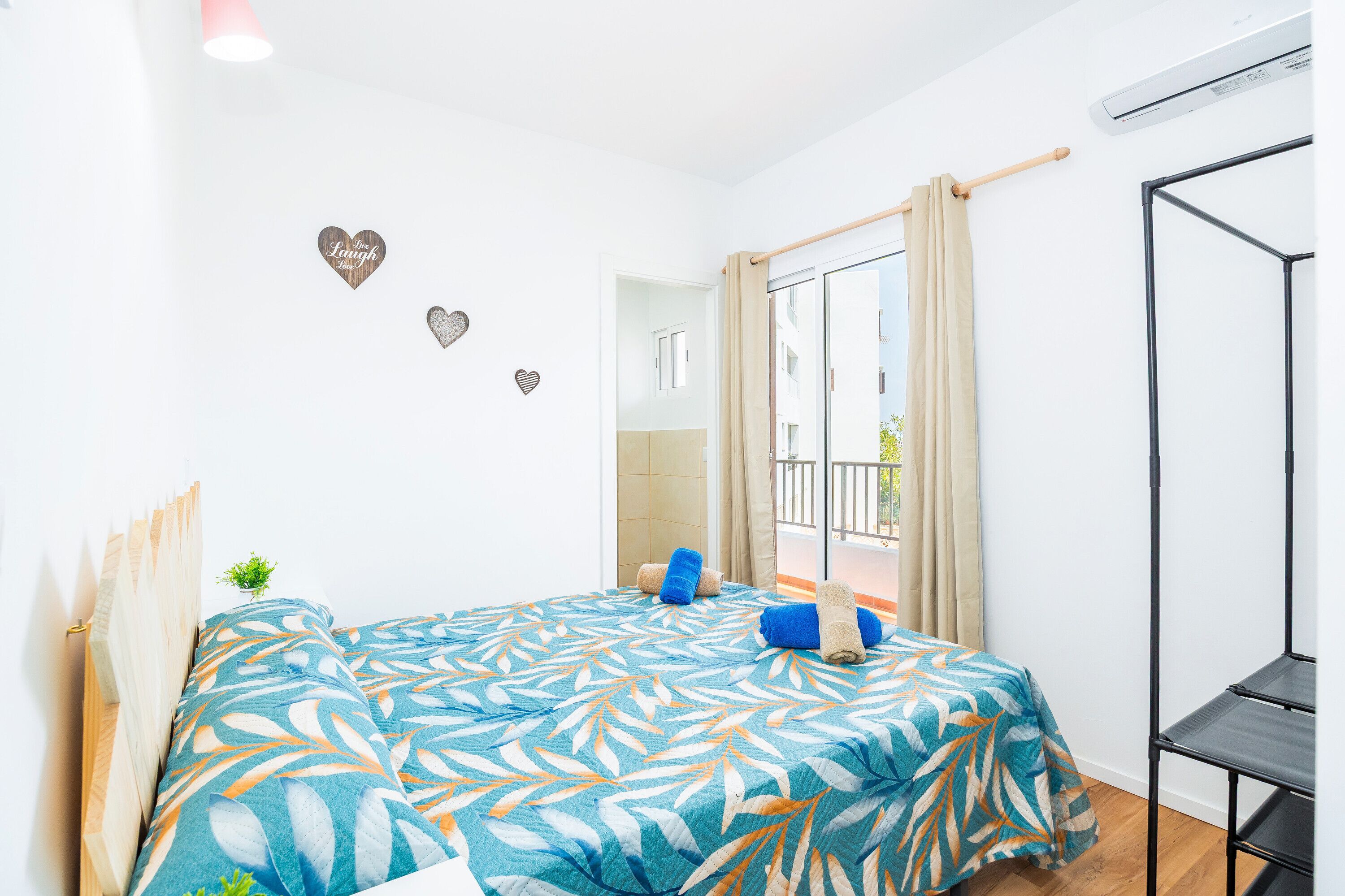 3 slaapkamers, een strijkplank/strijkijzer, gratis wifi, beddengoed