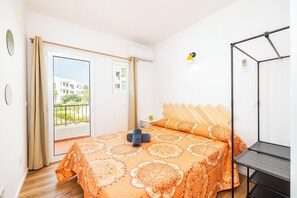 3 bedrooms, iron/ironing board, free WiFi, bed sheets - Apartment "Gran Sol Family 5" with Shared Pool, Wi-Fi, and Air Conditioning (Tourist Tax Included) (Felanitx)