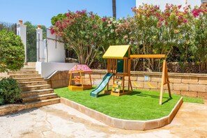 Children’s area - Apartment "Gran Sol Family 7" with Shared Pool, Wi-Fi, Air Conditioning (Tourist Tax Included) (Felanitx)
