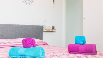3 slaapkamers, een strijkplank/strijkijzer, gratis wifi, beddengoed