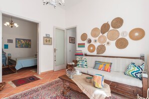 TV - Casina di Marnie Apartment with Private Terrace and Wi-Fi (Balestrate)