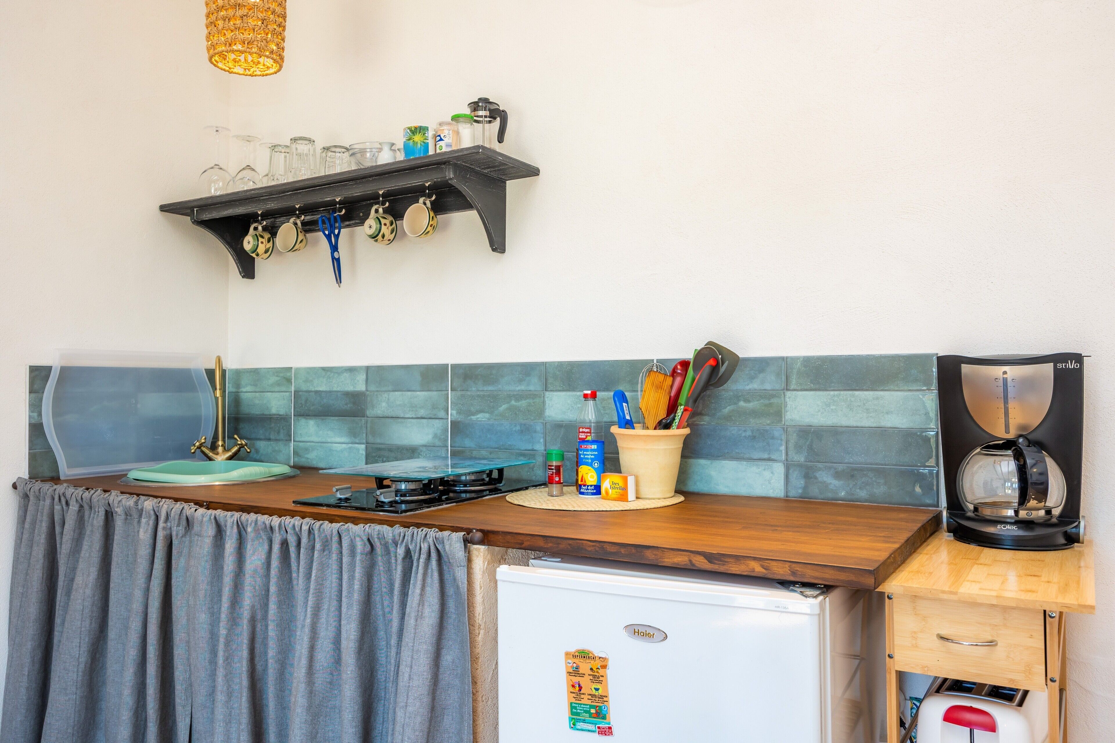 Fridge, stovetop, coffee/tea maker, toaster