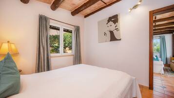 1 chambre, fer et planche à repasser, Wi-Fi gratuit, draps fournis