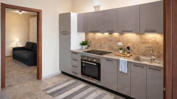 Kühlschrank, Ofen, Herdplatte, Geschirrspüler