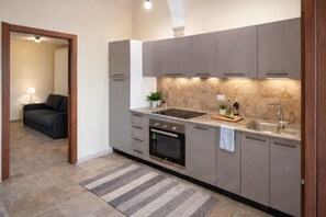 Fridge, oven, stovetop, dishwasher - Apartment 'Puteha - Arc Ready. A natural balcony over the mountains, withWi-Fi and air conditioning (Sant'Agata di Puglia)