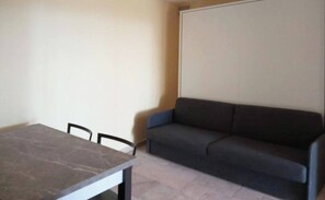 Interior - Apartment 'Puteha - Arc Ready. A natural balcony over the mountains, withWi-Fi and air conditioning (Sant'Agata di Puglia)