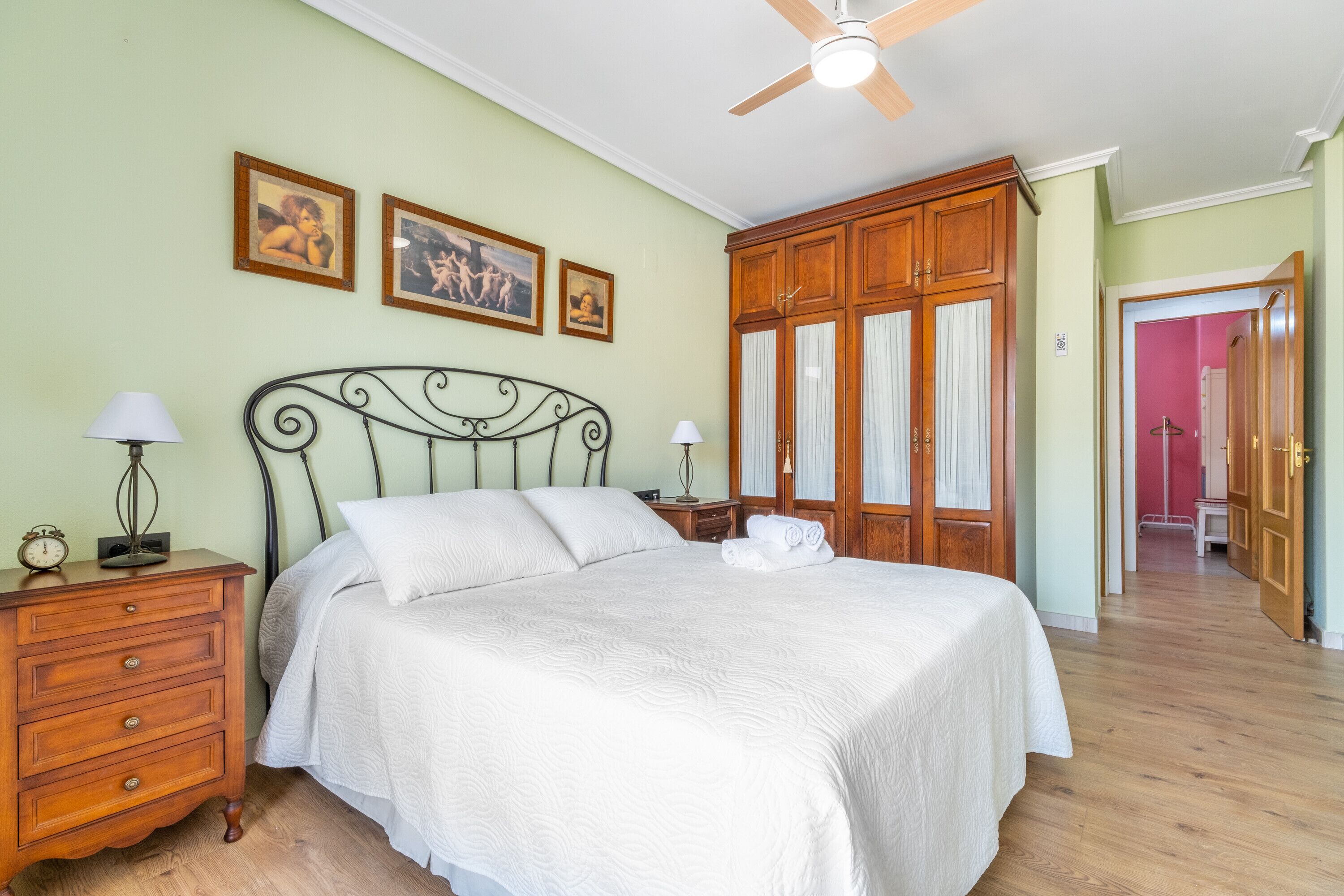 3 bedrooms, iron/ironing board, free WiFi, bed sheets