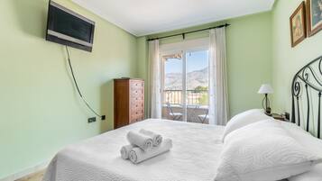 3 soverom, strykejern/-brett, wi-fi (inkludert) og sengetøy