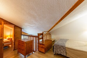 2 bedrooms, free WiFi - Manigod Merdassier Apartment 8 guests, shared pool & Wi-Fi (Manigod)