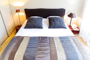 1 slaapkamer, een strijkplank/strijkijzer, gratis wifi, beddengoed