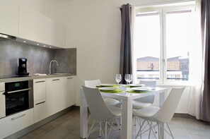 Fridge, microwave, oven, dishwasher