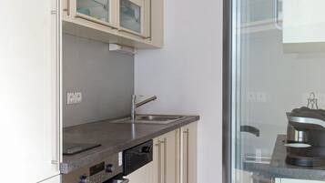 Réfrigérateur, micro-ondes, four, lave-vaisselle