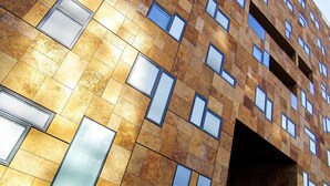 A modern building with a patterned facade and multiple windows. - Belfort - 2 chambres / Avec ascenseur et Parking (Burdeos)