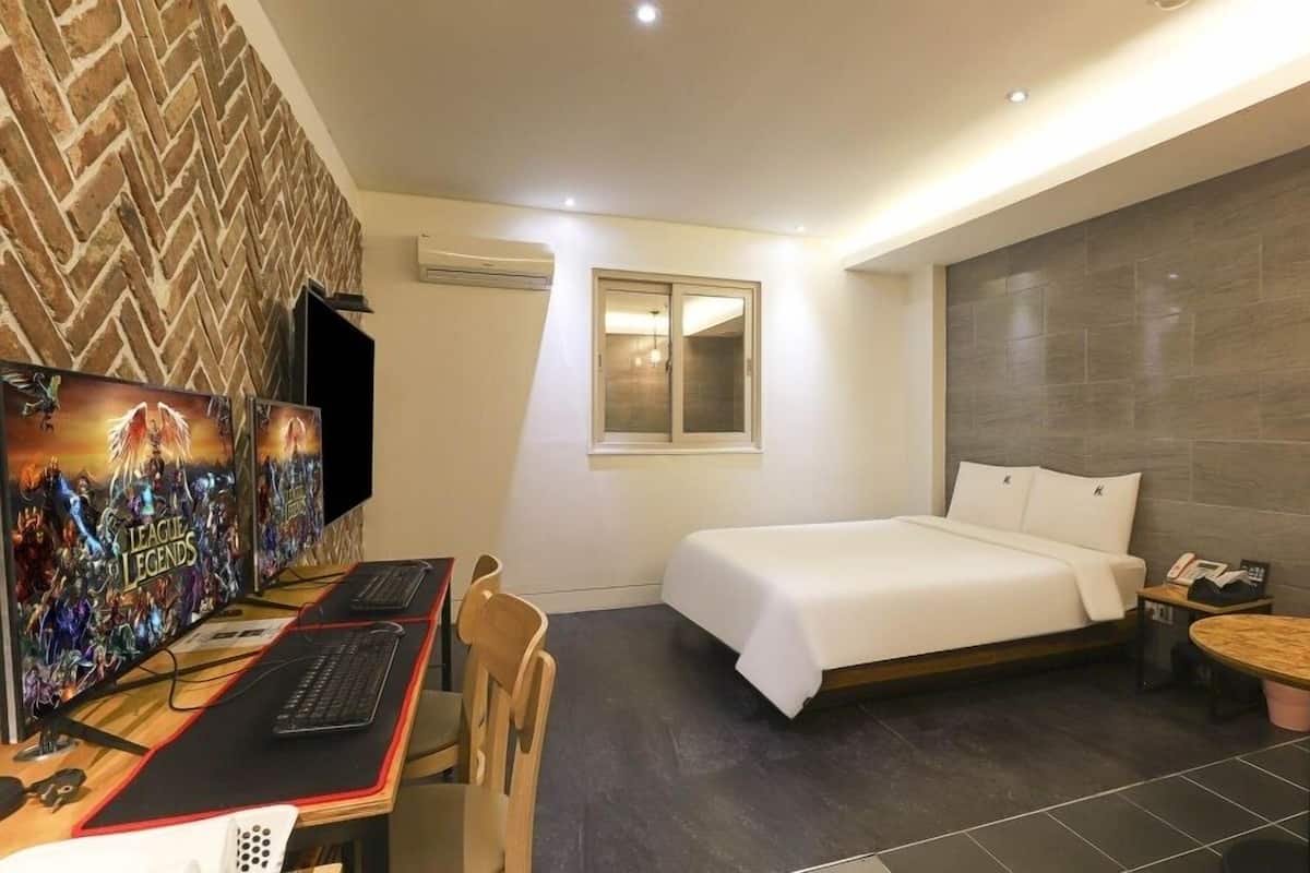 Deluxe Room | Individually decorated, individually furnished, desk, free WiFi