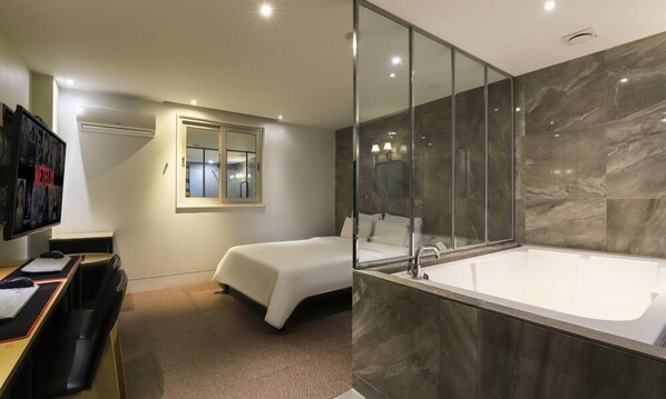 VIP | 特色装修、特色家居、办公桌、免费 WiFi