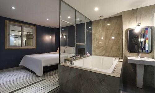 H2 Hotel