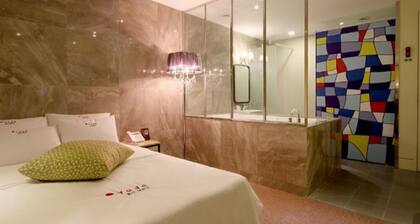 H2 Hotel