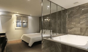 VIP | Individually decorated, individually furnished, desk, free WiFi - H2 Hotel (Ulsan)