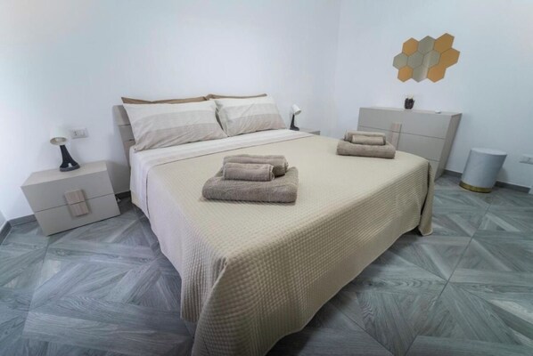 2 bedrooms, bed sheets