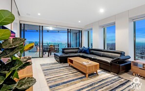 TV - Soul - Skyview Apartment with 3 Bedrooms - Q Stay (Surfers Paradise)