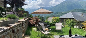 Eco-friendly apartment in 15th century building, heart of Conflans