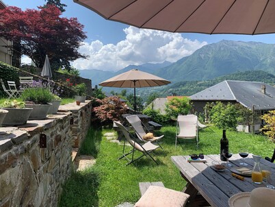 Eco-friendly apartment in 15th century building, heart of Conflans