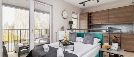 Iron/ironing board, travel cot, WiFi, bed sheets