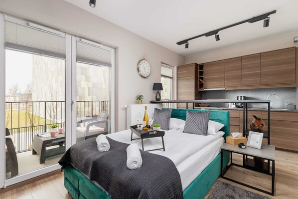 Iron/ironing board, travel cot, WiFi, bed sheets