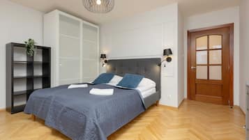 2 室のベッドルーム、デスク、アイロン / アイロン台、WiFi