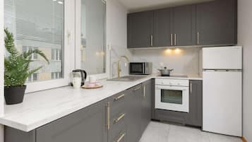 Refrigerador, microondas, horno, placa de cocina