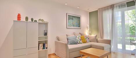 テレビ、DVD プレーヤー、ステレオ