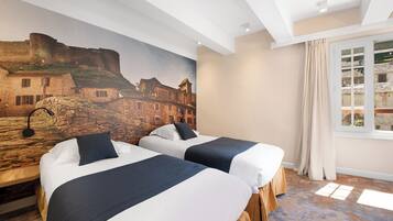 Chambre Twin - Vue sur le château | Hypo-allergenic bedding, free WiFi, bed sheets