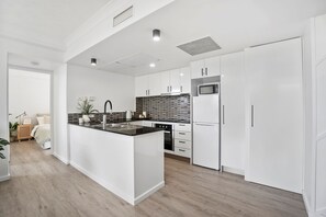 Fridge, microwave, oven, stovetop - Hidden GEM - 2BR Heart of Surfers (Surfers Paradise)