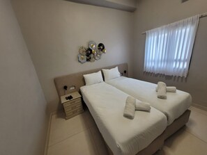 Basic Apartment | 3 bedrooms, in-room safe, bed sheets - YalaRent Promenade amazing 3BR apt  (Tiberias)