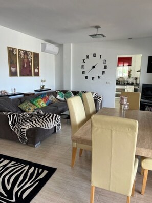 Dining - Stunning Villa with a Private Pool, Panoramic views of Lake Vinuela (Los Romanes)