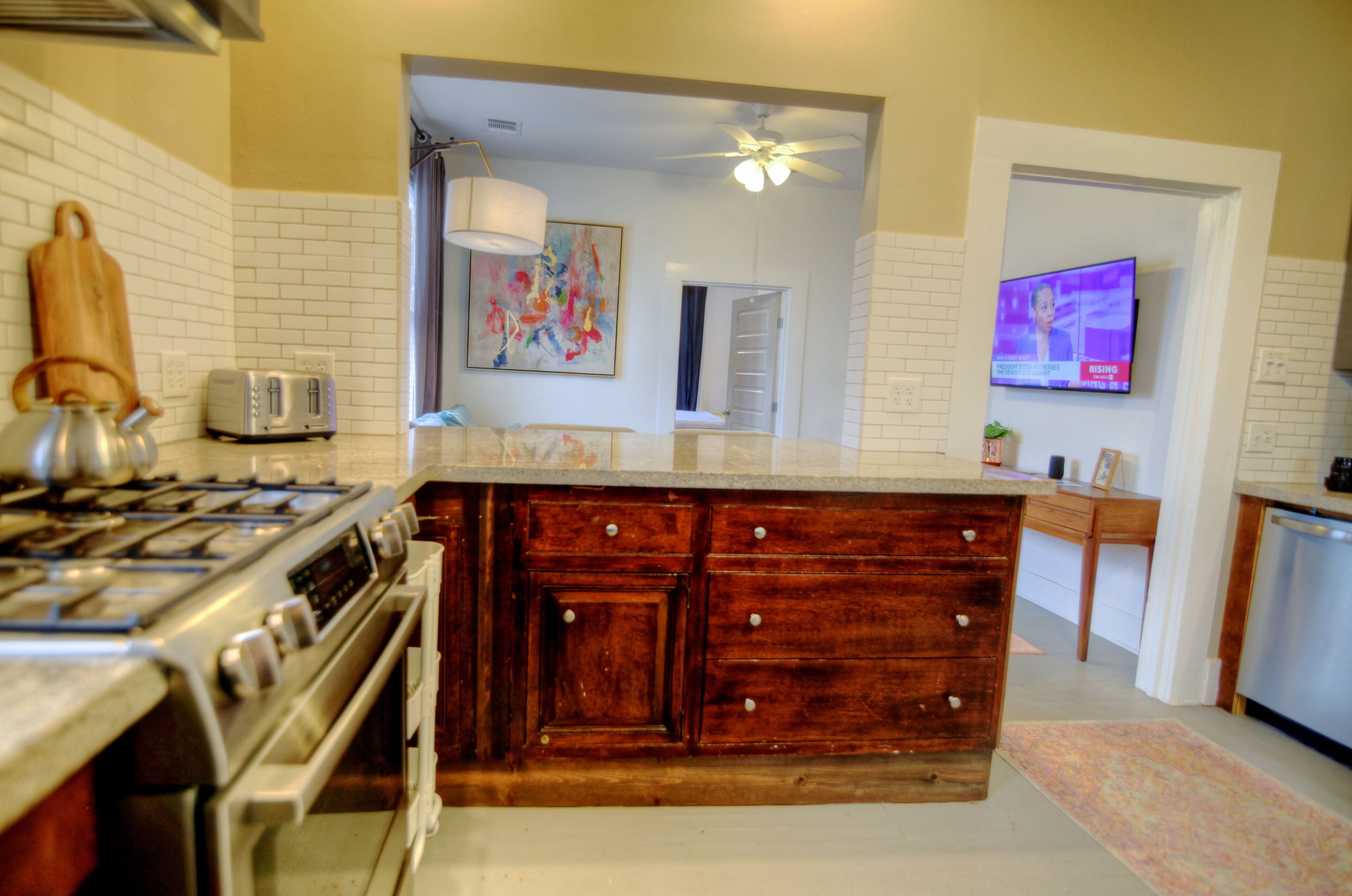 Leeland Sunrise Loft - Walk to GRB and Toyota Ctr