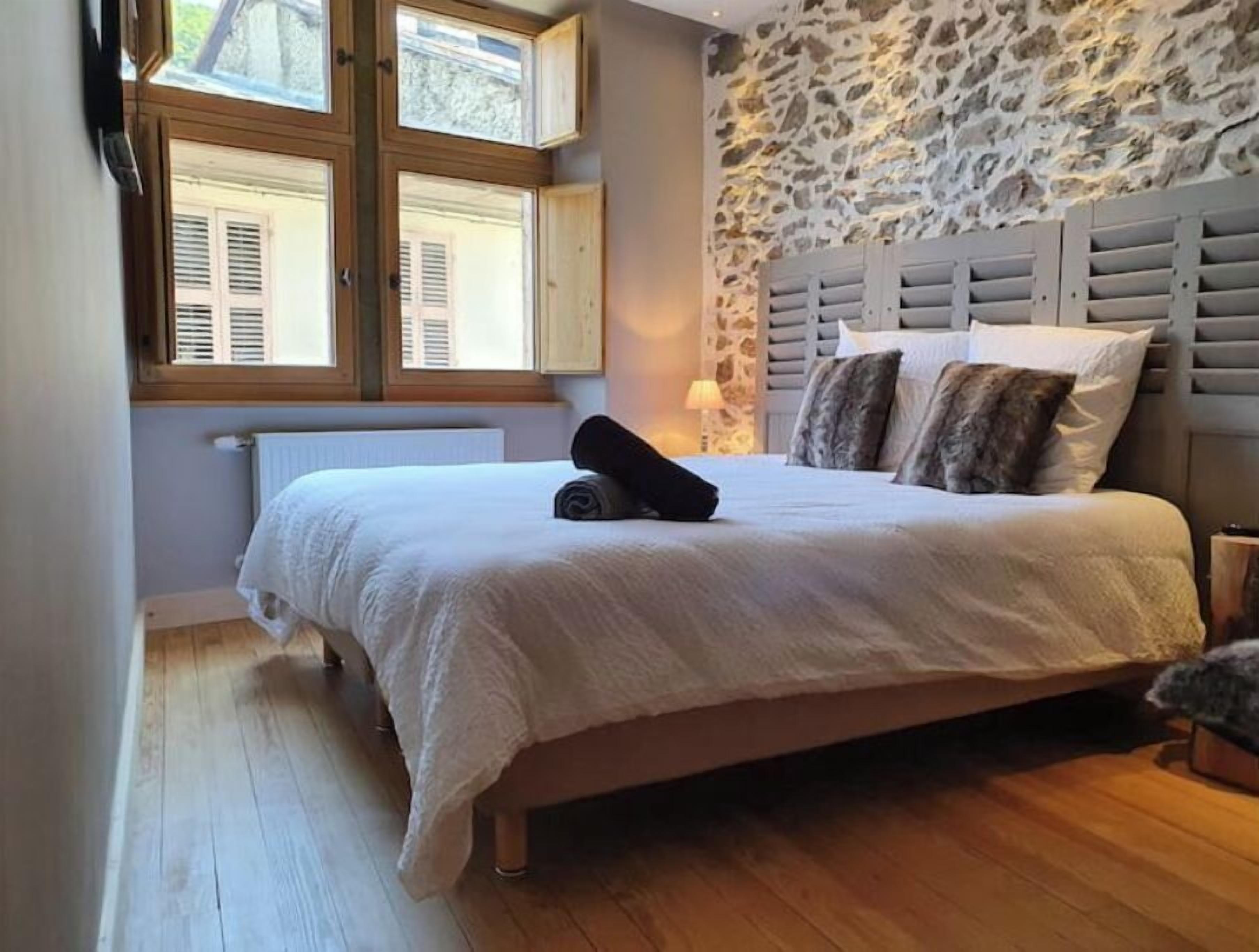 2 slaapkamers, een bureau, reisbedje, gratis wifi