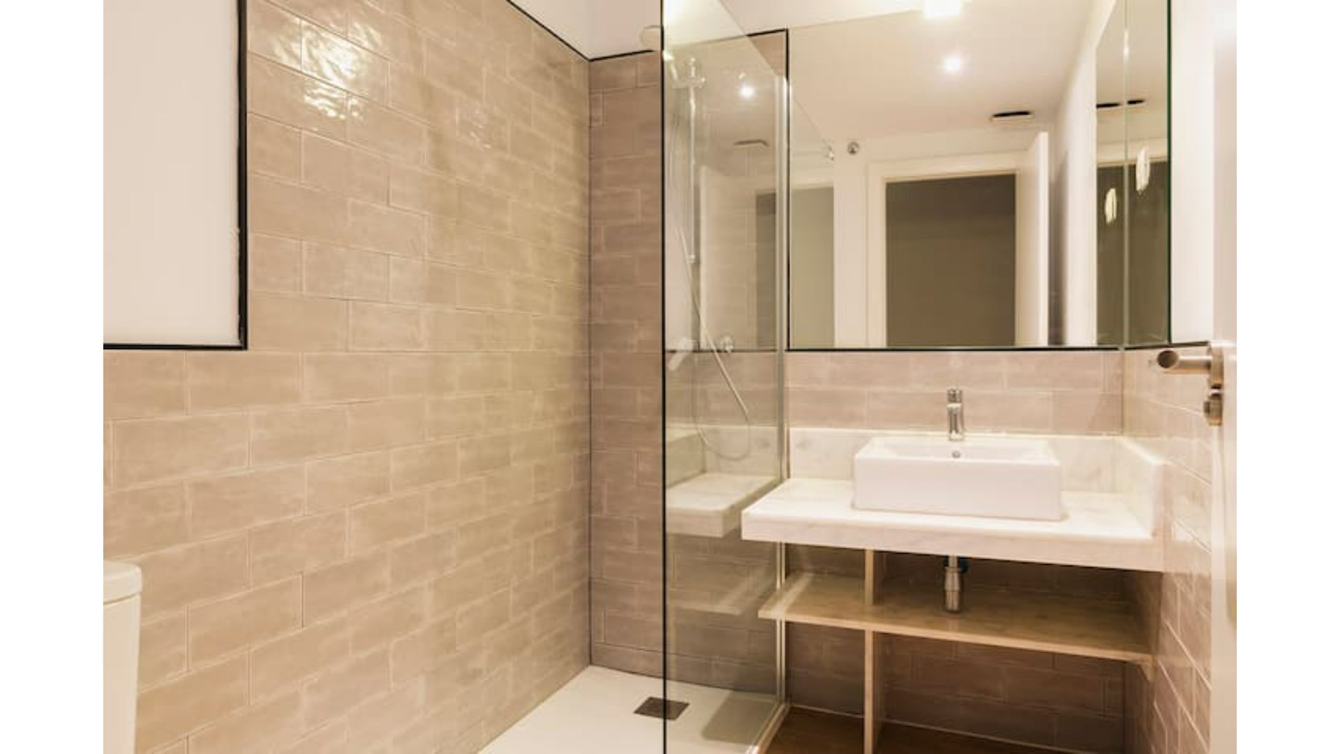 Spacious modern apartment with terrace