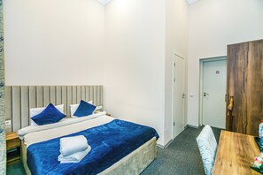 Kamar Double Deluks | Isi minibar gratis, brankas, meja kerja, dan ruang kerja ramah laptop